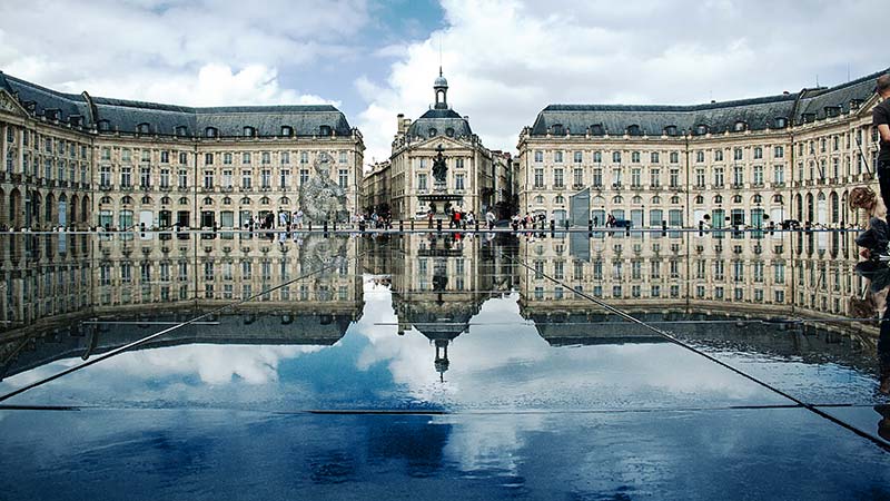 Bordeaux : place de la bourse et miroir d'eau - Crédit : CC 3.0 Xellery/Wikipedia Commons